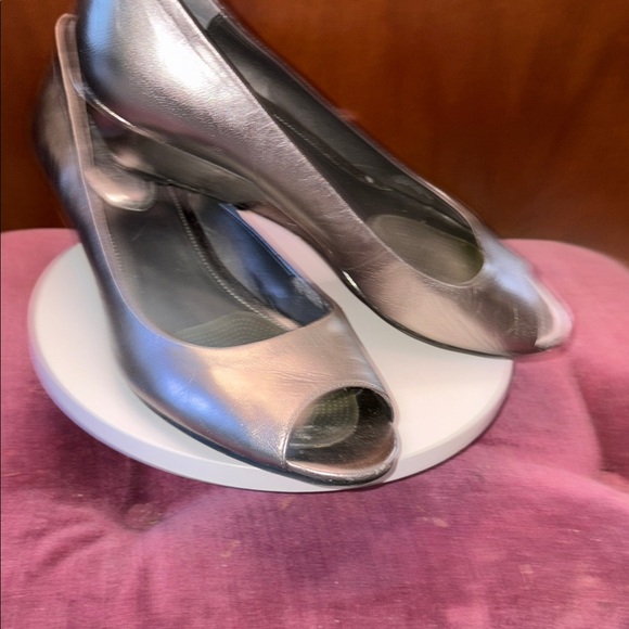 Alfani  Step n flex women’s shoes
Pep-toe  2”wedge heel metallic, pewter padded - Picture 13 of 13